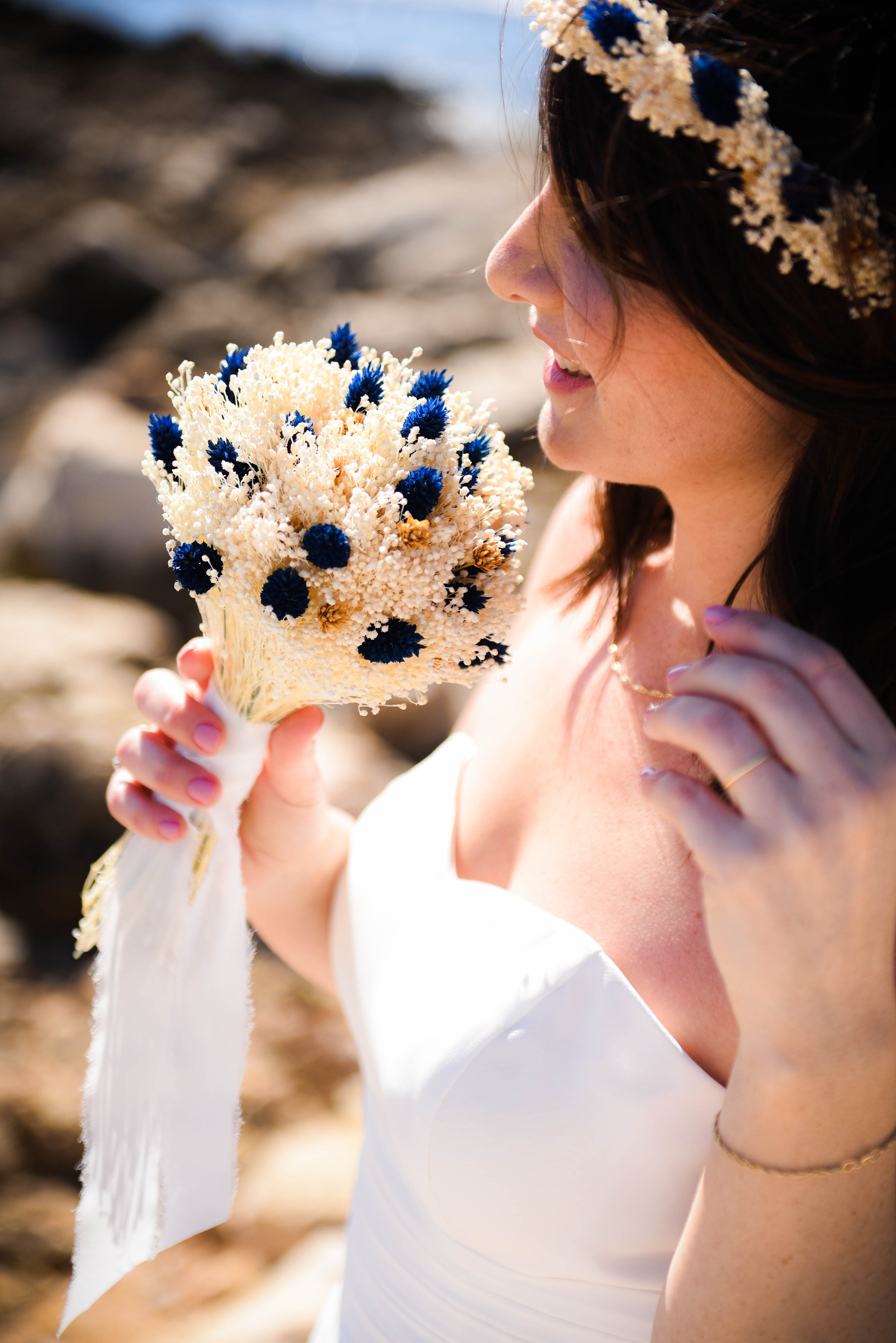 Suzanne - Collection de Mariage avec Composition Florale Bleu et Blanc