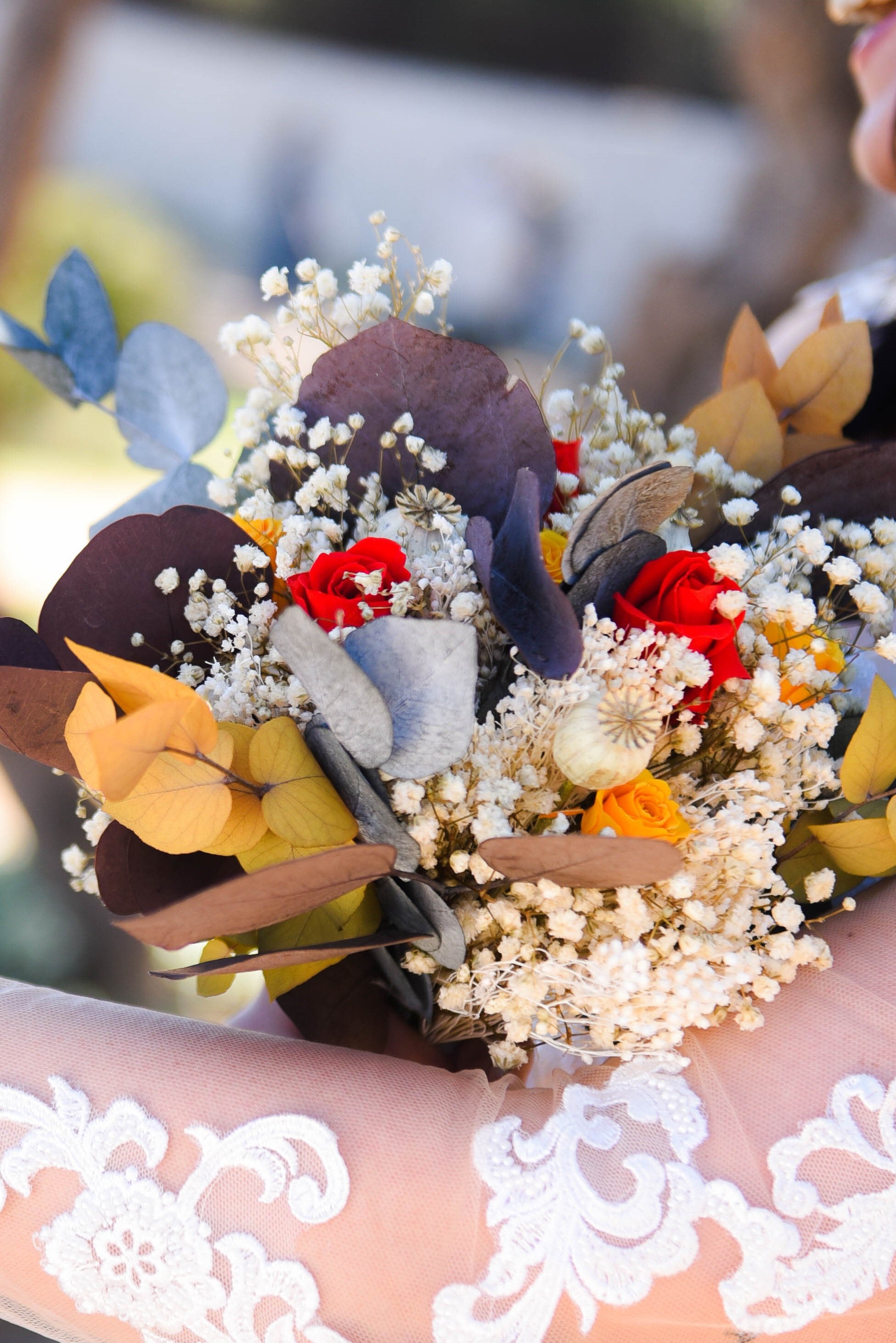 Lou - Élégance Personnalisée : Bouquet de Mariée et Accessoires pour une Journée Inoubliable