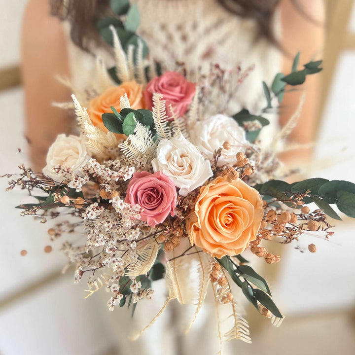 Bouquet de roses et d'eucalyptus