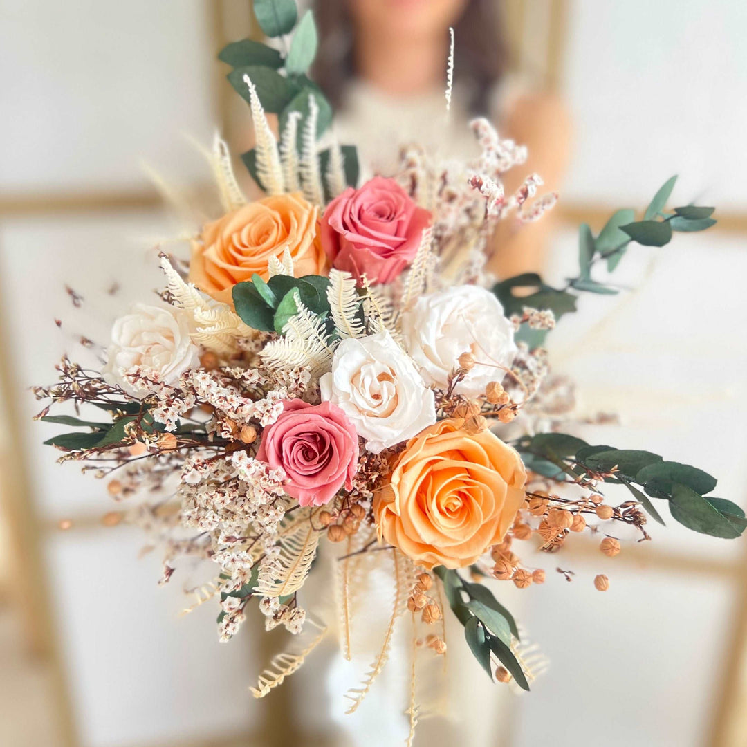 Bouquet de roses et d'eucalyptus